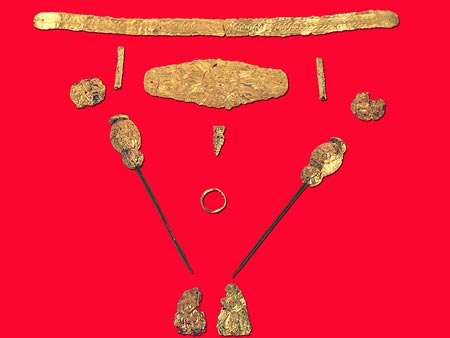 Τα χρυσά κοσμήματα της Δέσποινας του τάφου Τ 738.