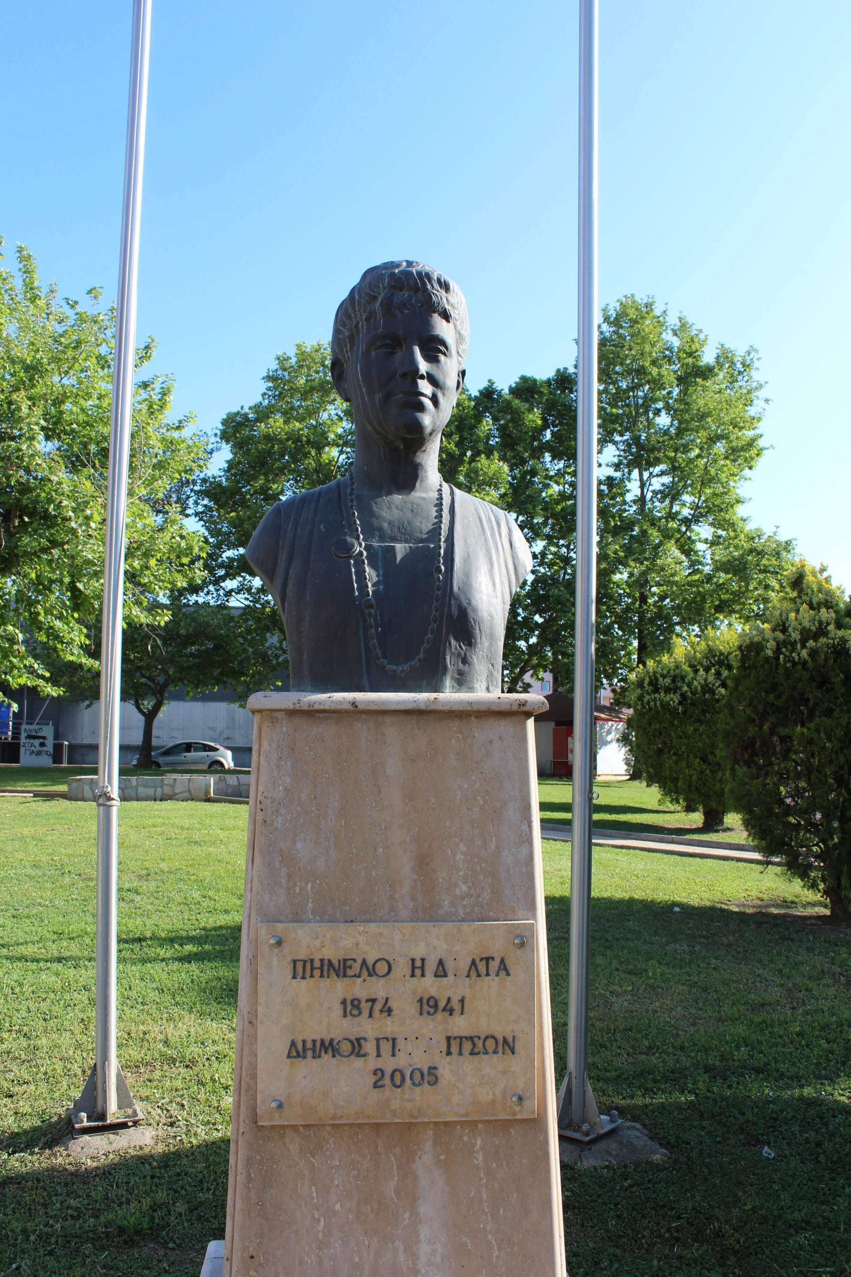 Προτομή Πηνελόπης Δέλτα