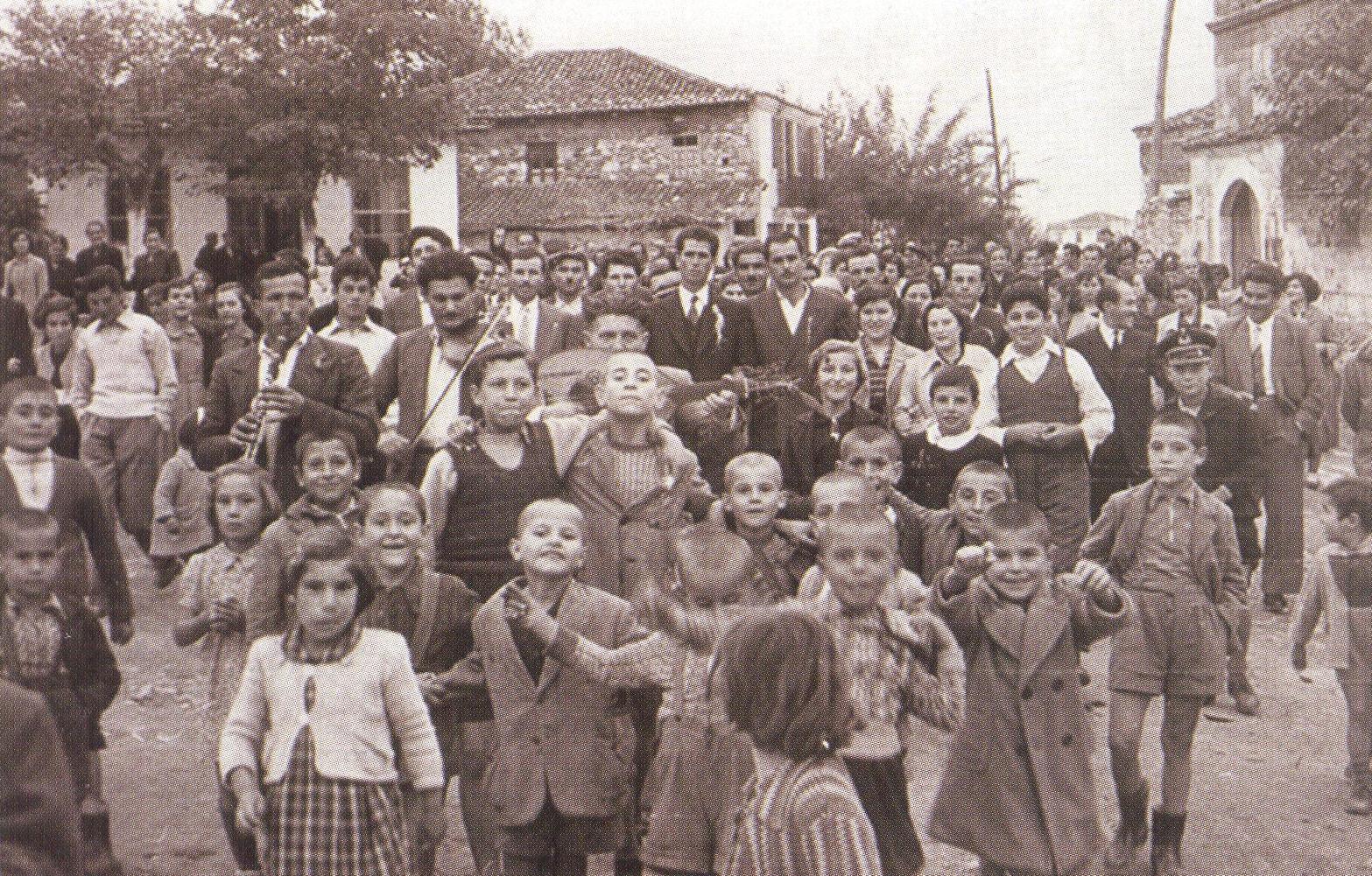 Γάμος – Συνοδεία γαμπρού, Αρχείο Μαυροκεφαλίδου Ελένης